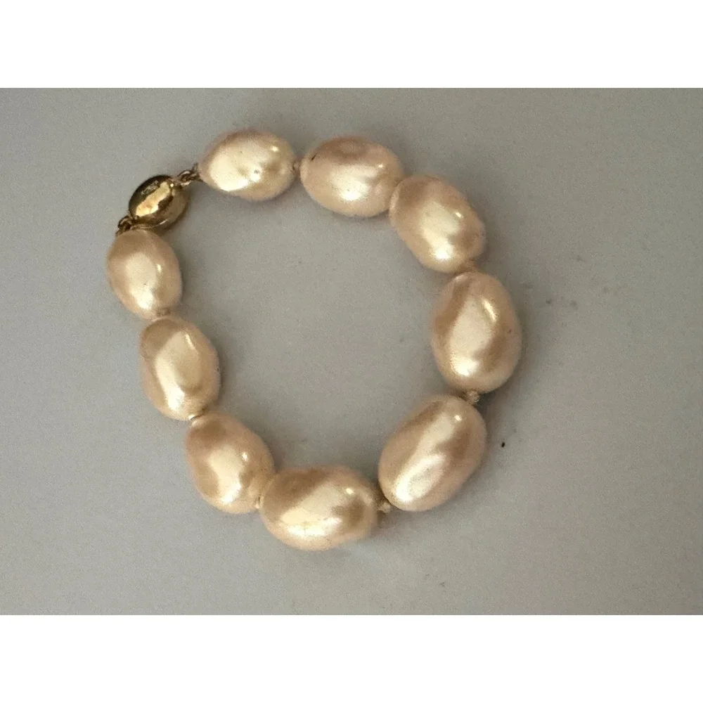 Monet Imitation Pearl Bracelet 6.5 in Cream  Baroque Style Gold Tone  Ball Clasp